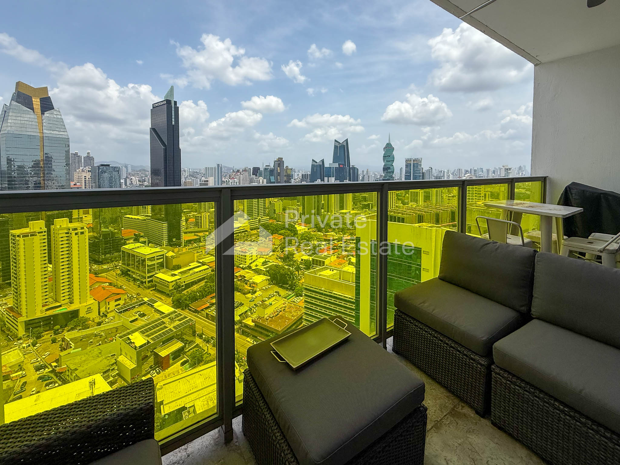 Venta de moderno apartamento en P.H. Arts & Yoo, Avenida Balboa