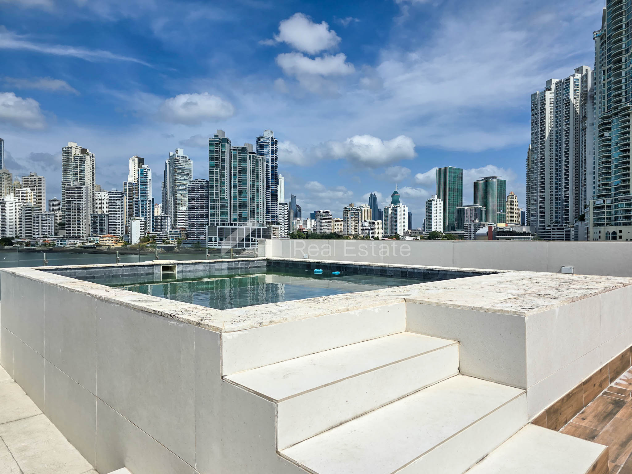 VENTA DE APARTAMENTO EN OCEAN REEF PH 65